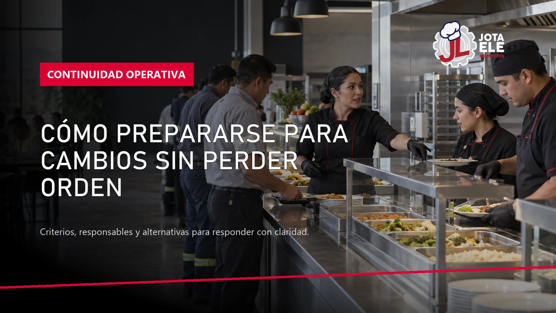 Equipo de comedor industrial coordinando el servicio con un plan operativo.